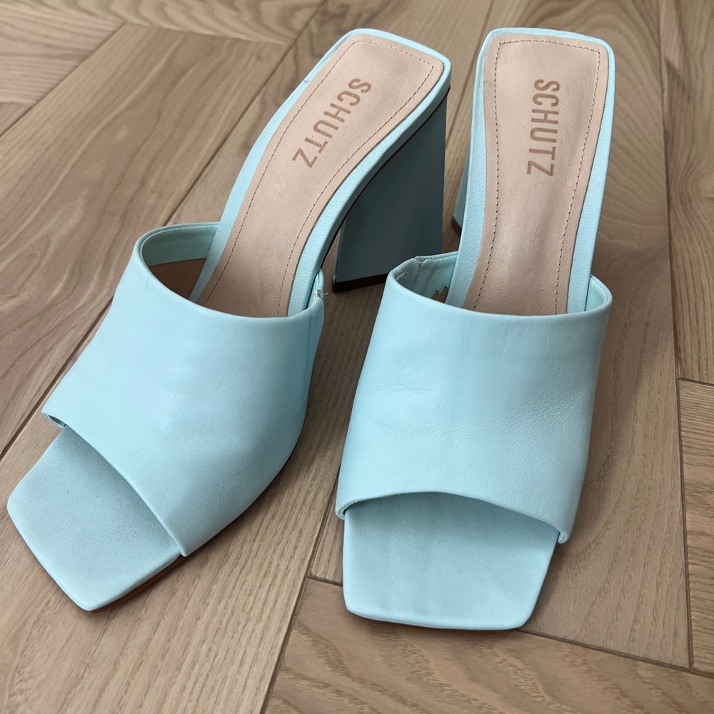 Schutz Lizah Mules. Size 8,5
